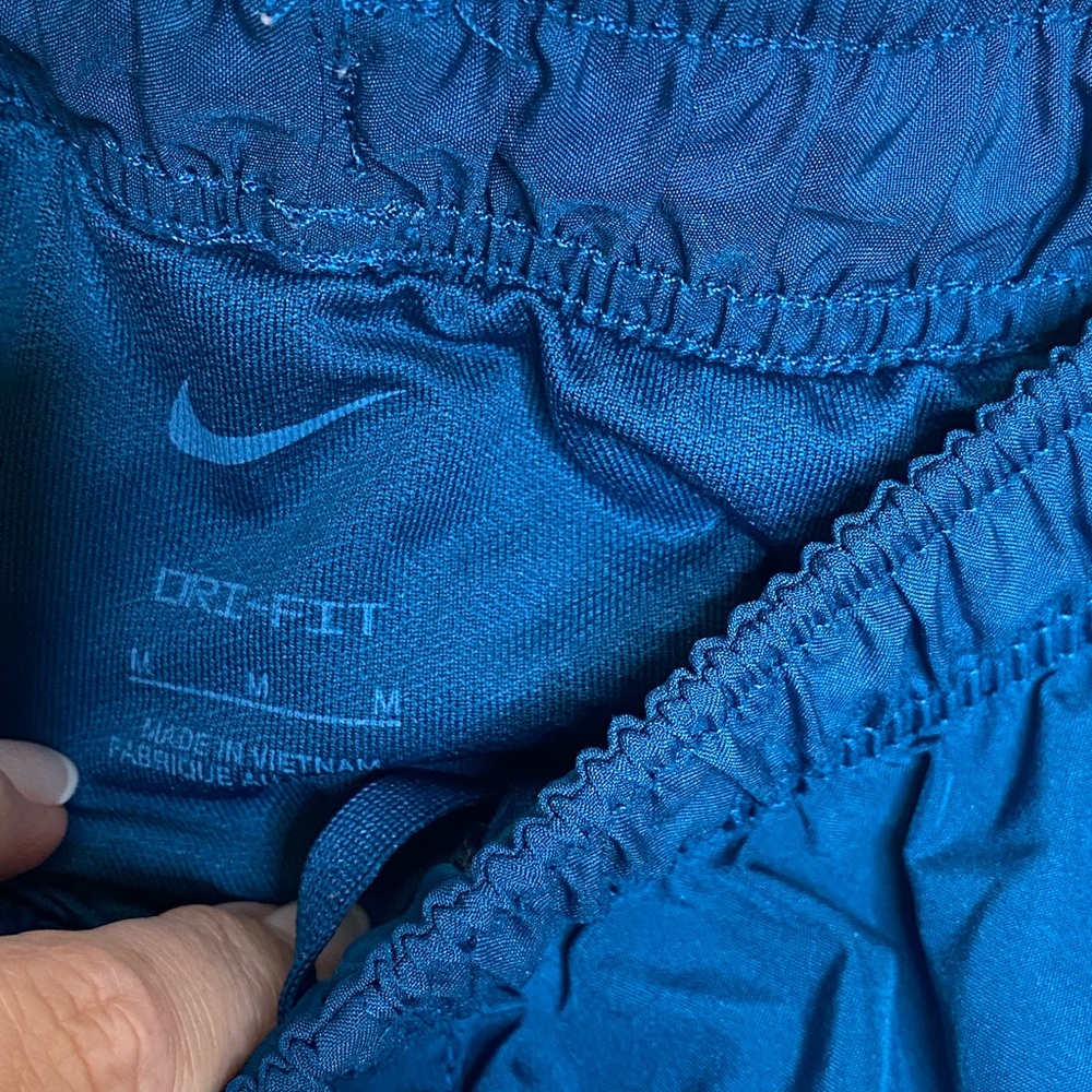 NIKE Blue DriFit Running Women’s Shorts size Medium - Picture 2 of 6